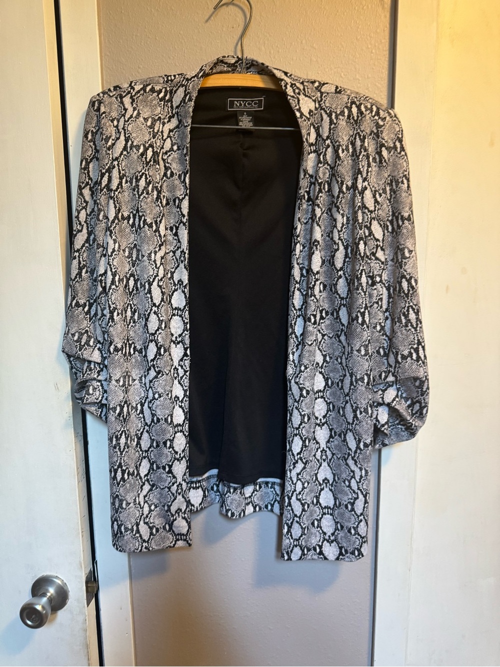NYCC Black & White Snake-Print Open Blazer
